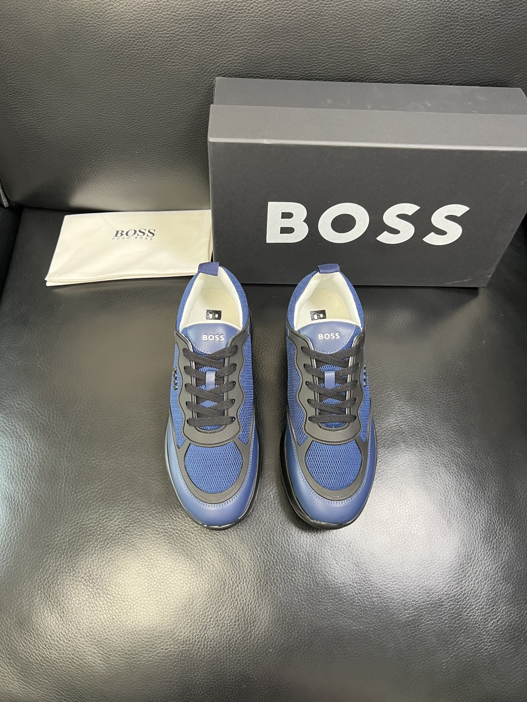 BOSS 高品质 顶级工艺品 博斯 专柜同步原厂配置，意大利进口牛皮面料牛内里垫，高品质拼接复杂工艺，透