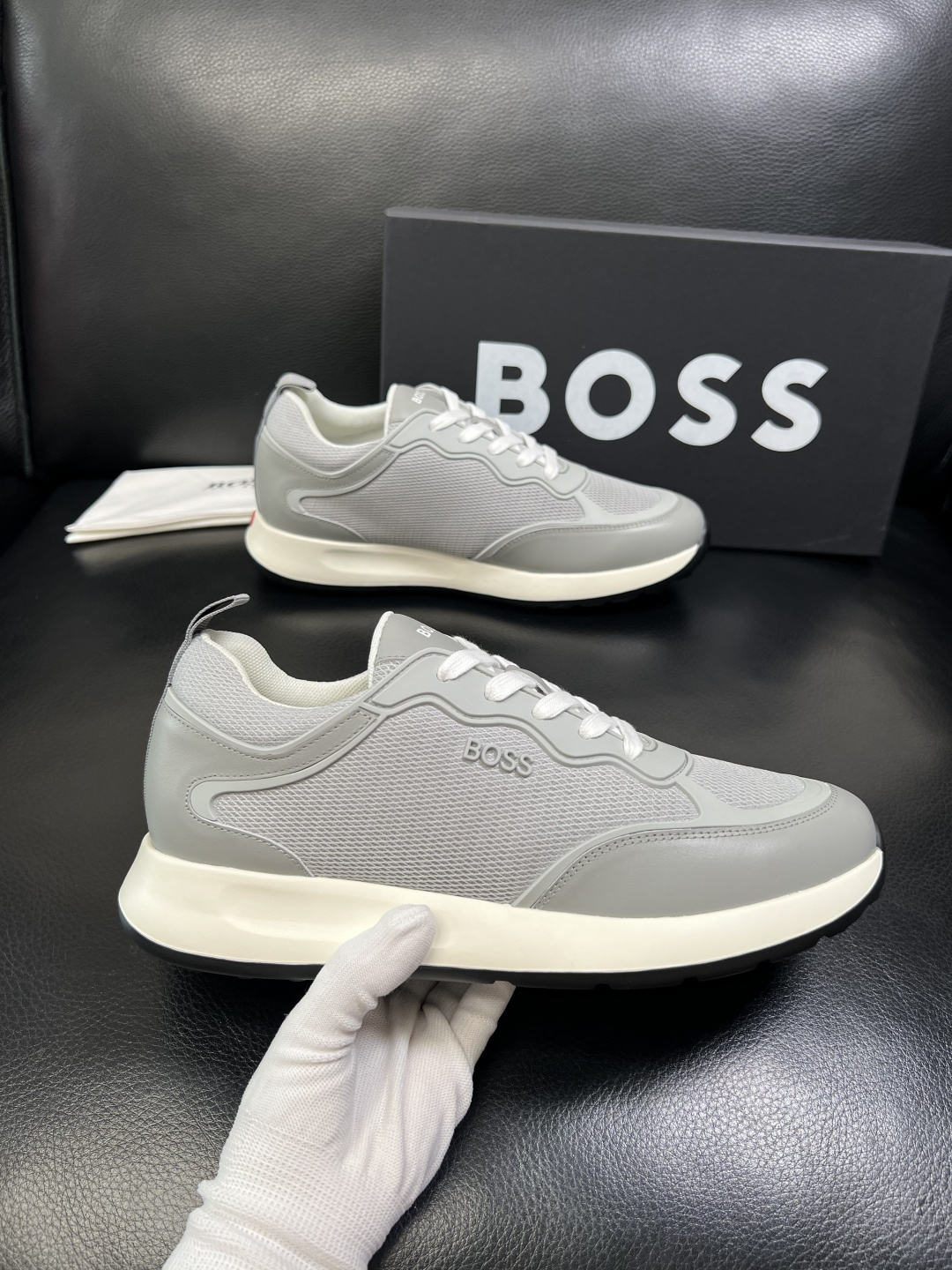 BOSS 高品质 顶级工艺品 博斯 专柜同步原厂配置，意大利进口牛皮面料牛内里垫，高品质拼接复杂工艺，透