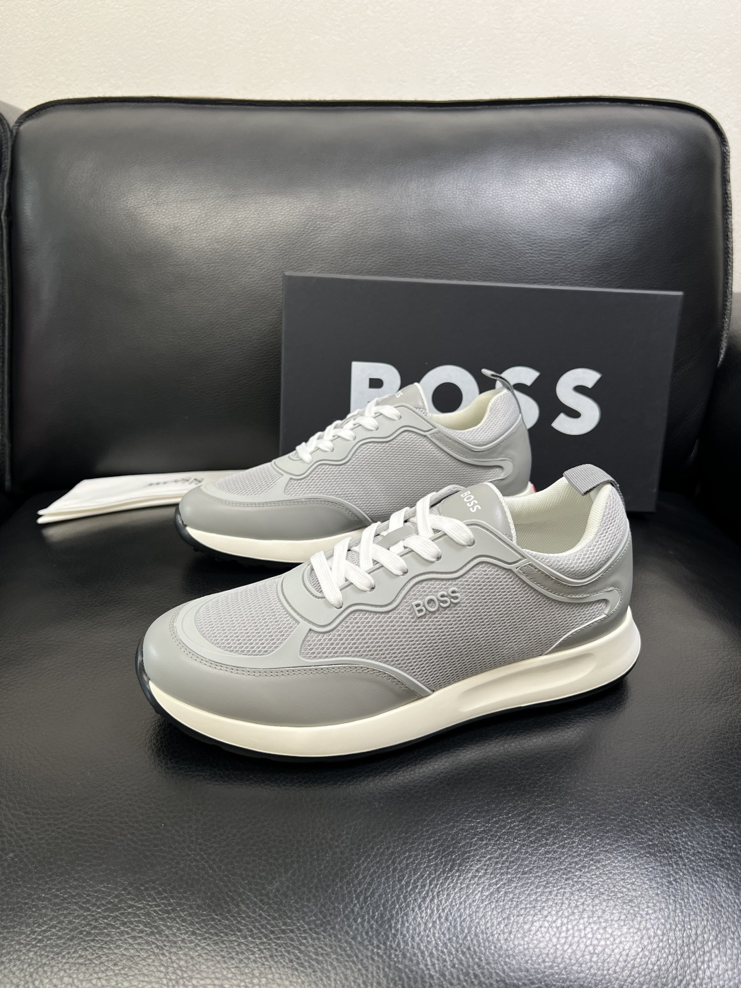 BOSS 高品质 顶级工艺品 博斯 专柜同步原厂配置，意大利进口牛皮面料牛内里垫，高品质拼接复杂工艺，透