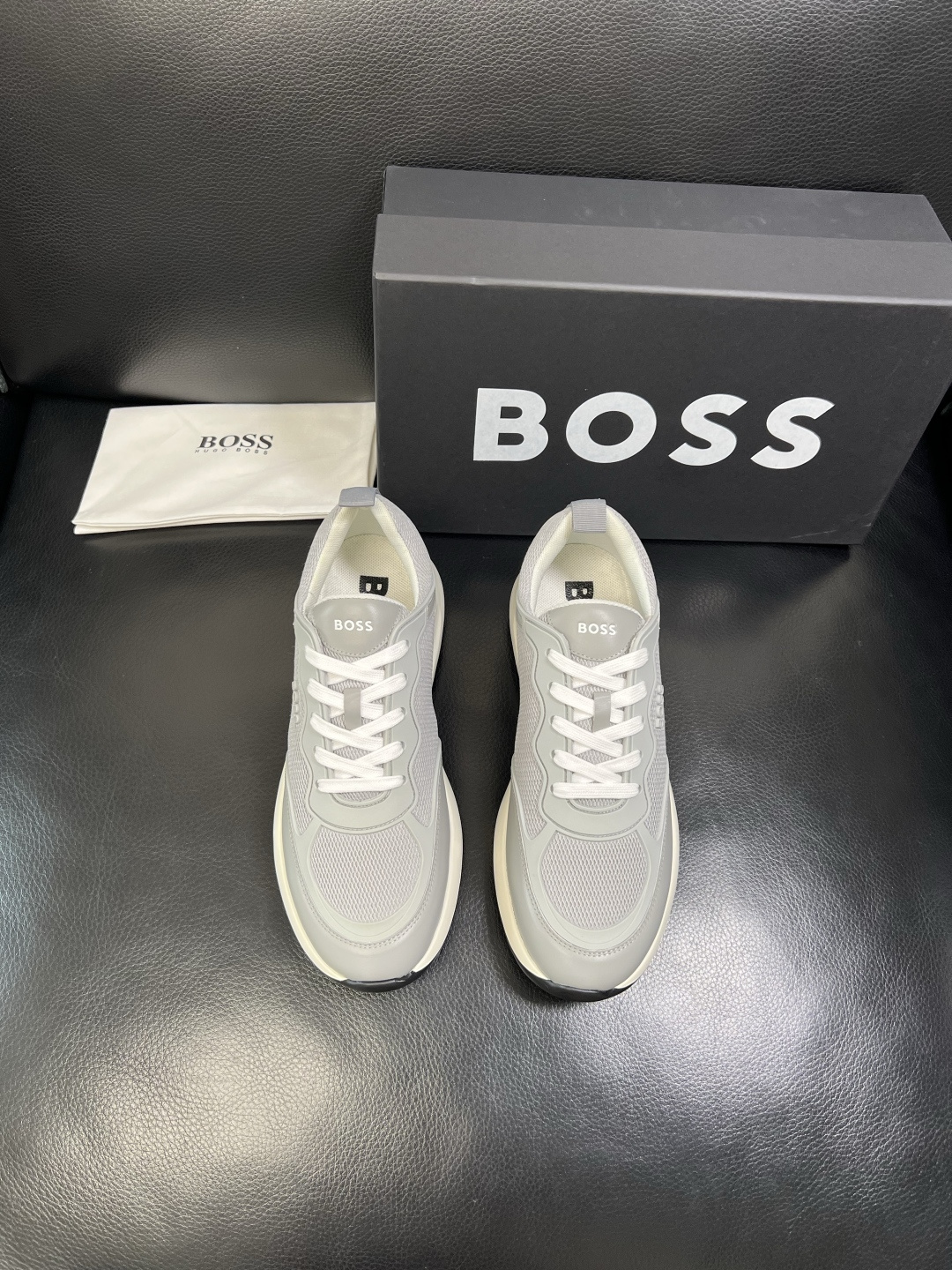 BOSS 高品质 顶级工艺品 博斯 专柜同步原厂配置，意大利进口牛皮面料牛内里垫，高品质拼接复杂工艺，透