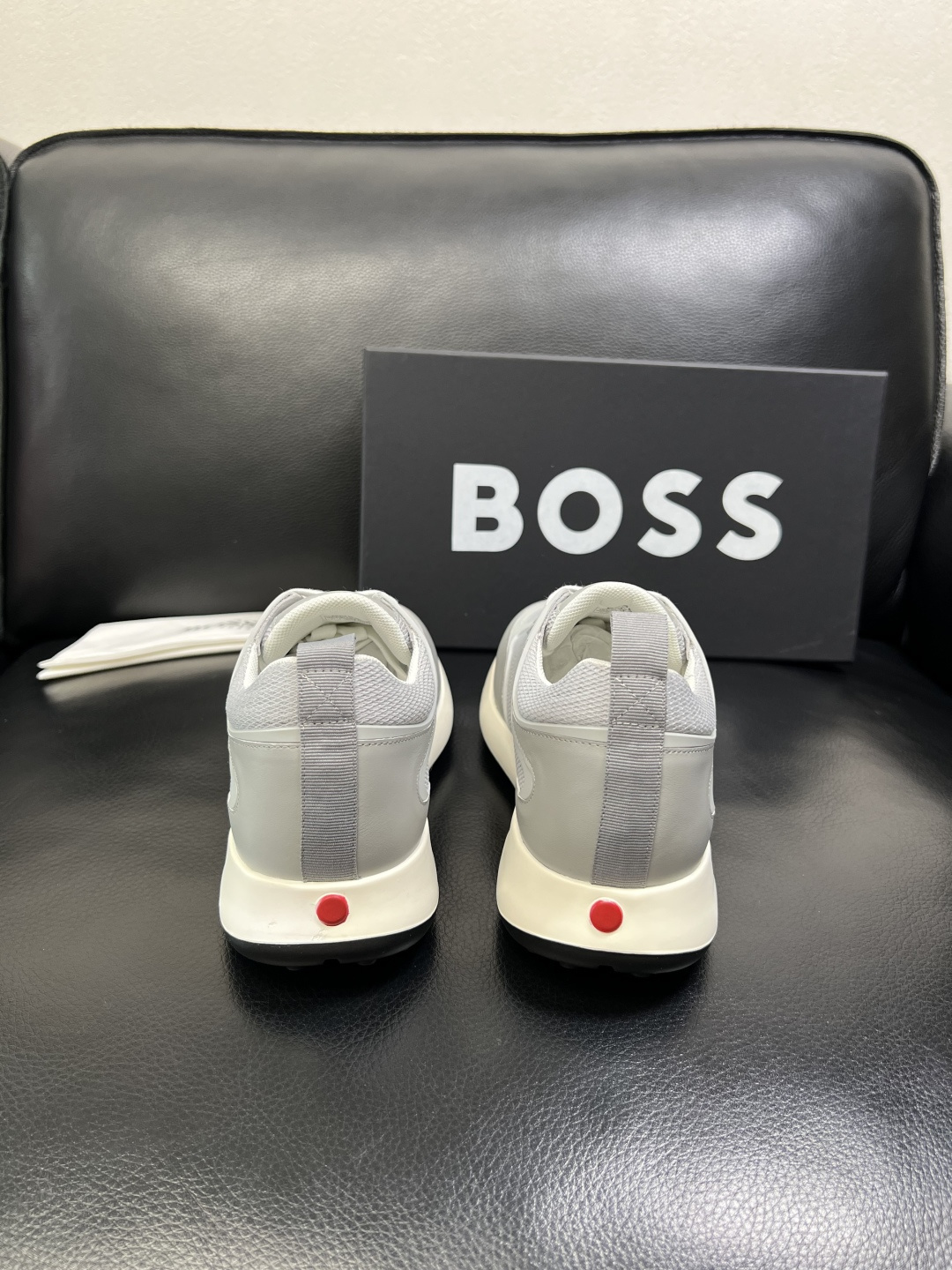 BOSS 高品质 顶级工艺品 博斯 专柜同步原厂配置，意大利进口牛皮面料牛内里垫，高品质拼接复杂工艺，透