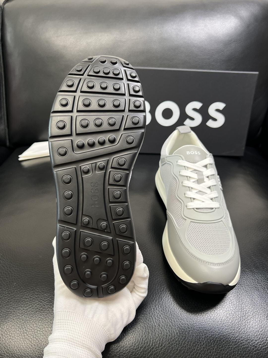 BOSS 高品质 顶级工艺品 博斯 专柜同步原厂配置，意大利进口牛皮面料牛内里垫，高品质拼接复杂工艺，透