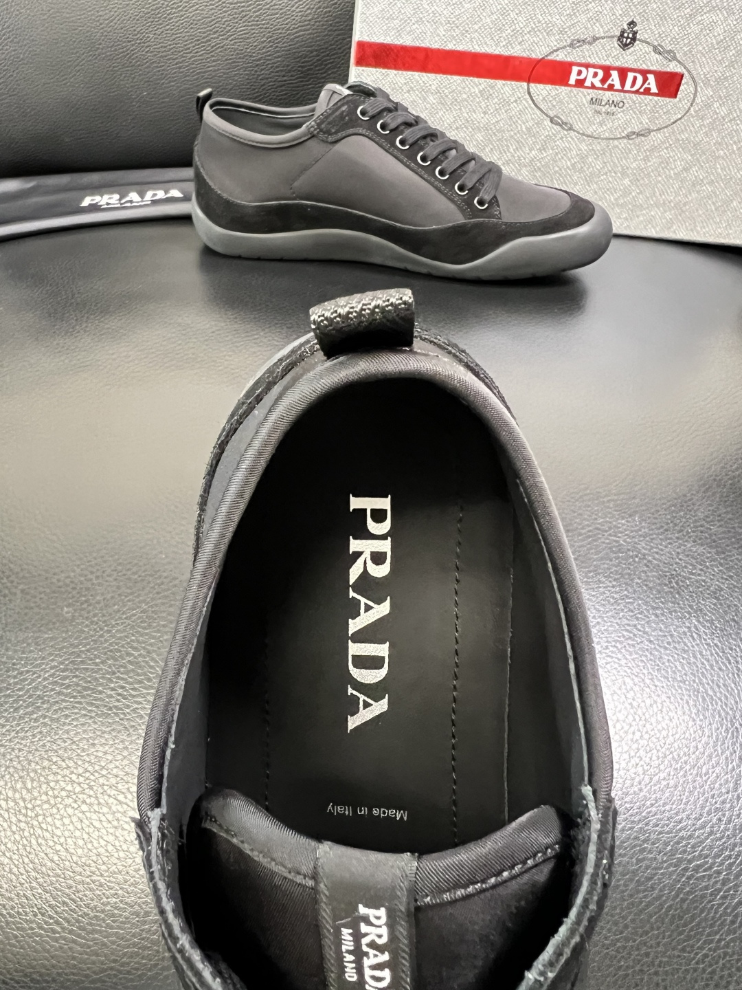 PRADA 高品质 顶级工艺品 普拉达 专柜同步 原厂配置，意大利进口原版牛皮面料，透气舒适进口水染牛里