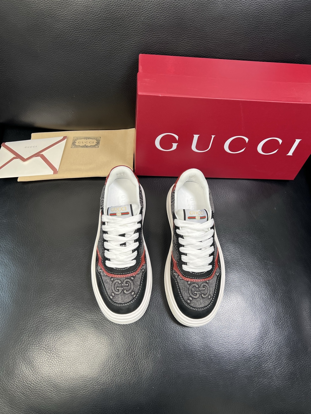 Gucci 顶级代购 古奇专柜新款，原厂配置意大利进口牛皮搭配印花布面料，进口牛皮内里垫，透气舒适，鞋底