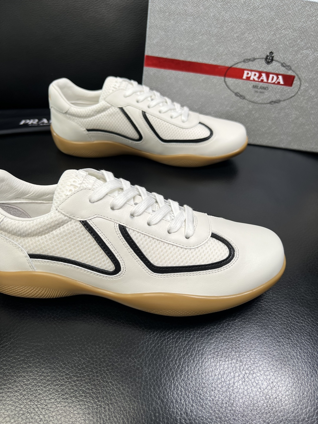 PRADA 高品质 顶级工艺品 普拉达 专柜同步 原厂配置，意大利进口原版牛皮面料，透气舒适进口水染牛里