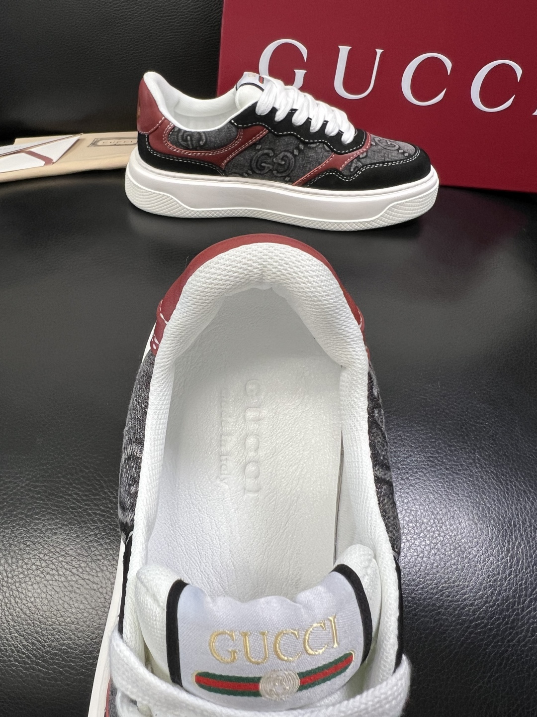 Gucci 顶级代购 古奇专柜新款，原厂配置意大利进口牛皮搭配印花布面料，进口牛皮内里垫，透气舒适，鞋底