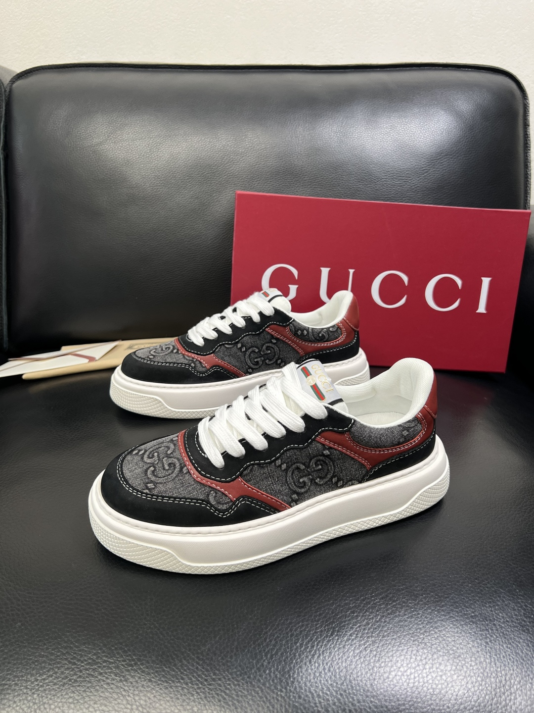 Gucci 顶级代购 古奇专柜新款，原厂配置意大利进口牛皮搭配印花布面料，进口牛皮内里垫，透气舒适，鞋底