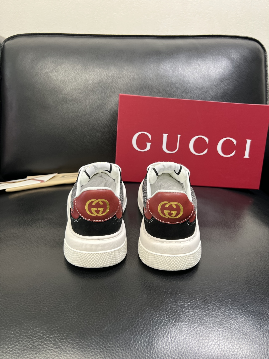 Gucci 顶级代购 古奇专柜新款，原厂配置意大利进口牛皮搭配印花布面料，进口牛皮内里垫，透气舒适，鞋底