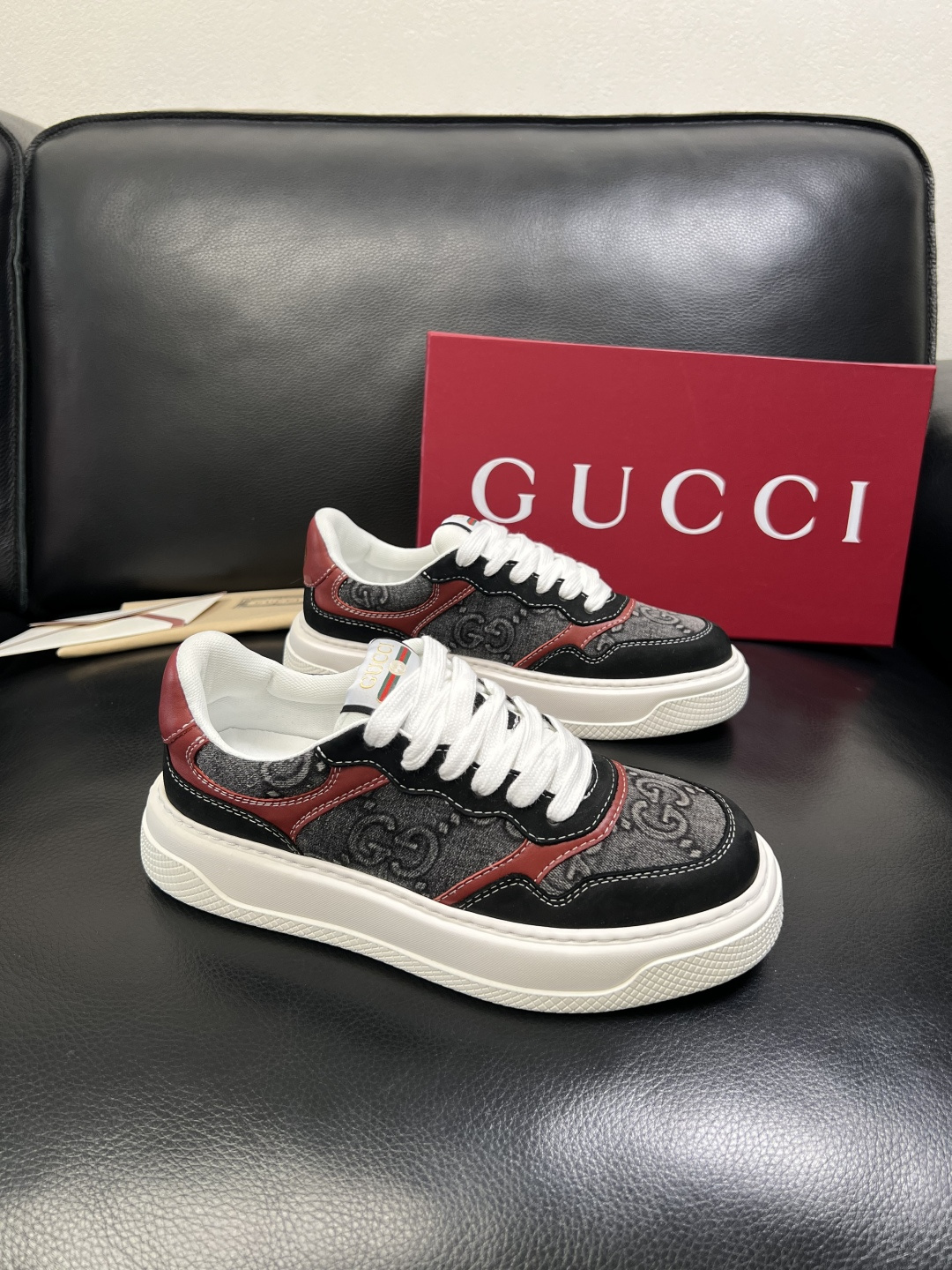 Gucci 顶级代购 古奇专柜新款，原厂配置意大利进口牛皮搭配印花布面料，进口牛皮内里垫，透气舒适，鞋底