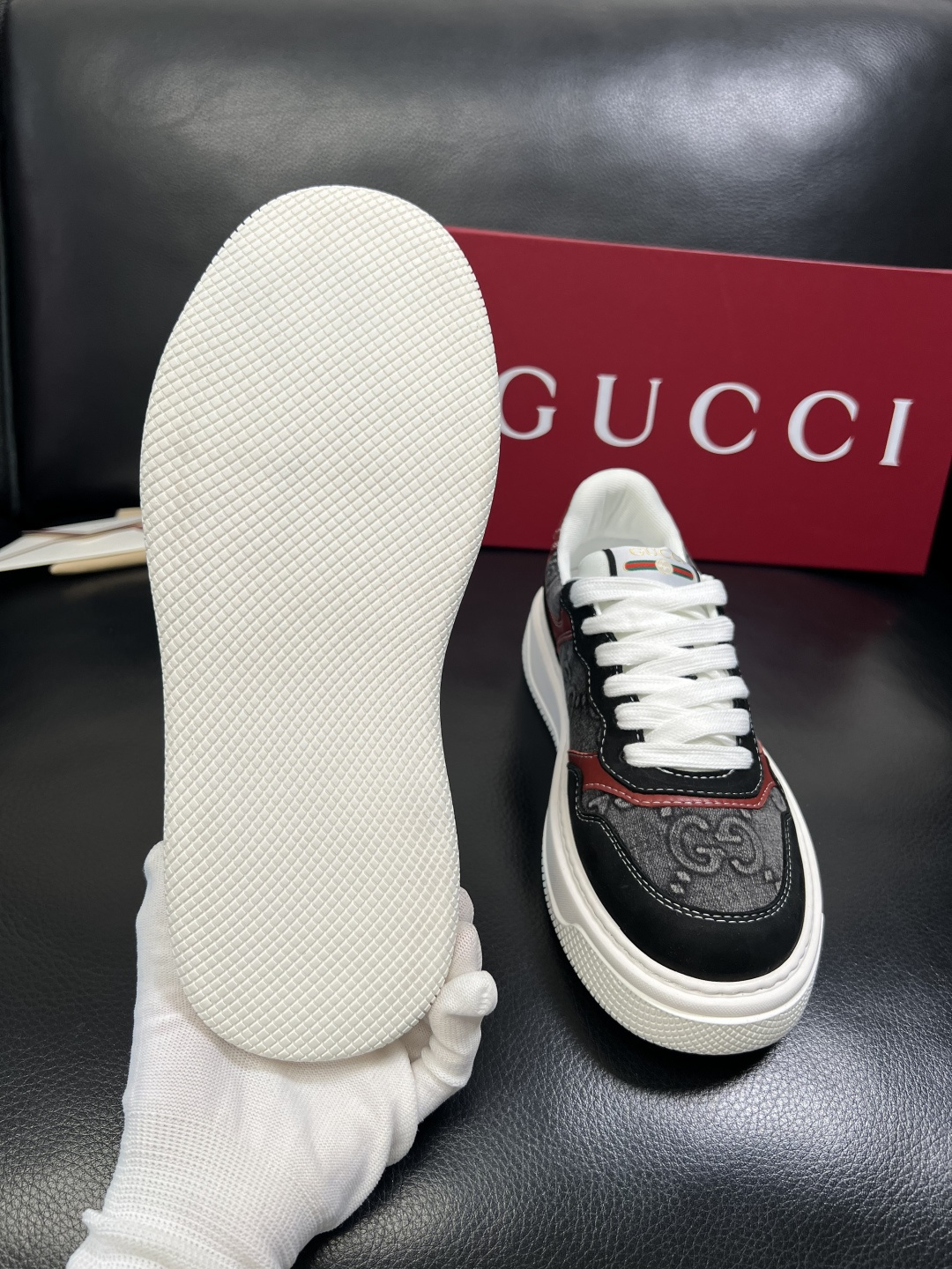 Gucci 顶级代购 古奇专柜新款，原厂配置意大利进口牛皮搭配印花布面料，进口牛皮内里垫，透气舒适，鞋底