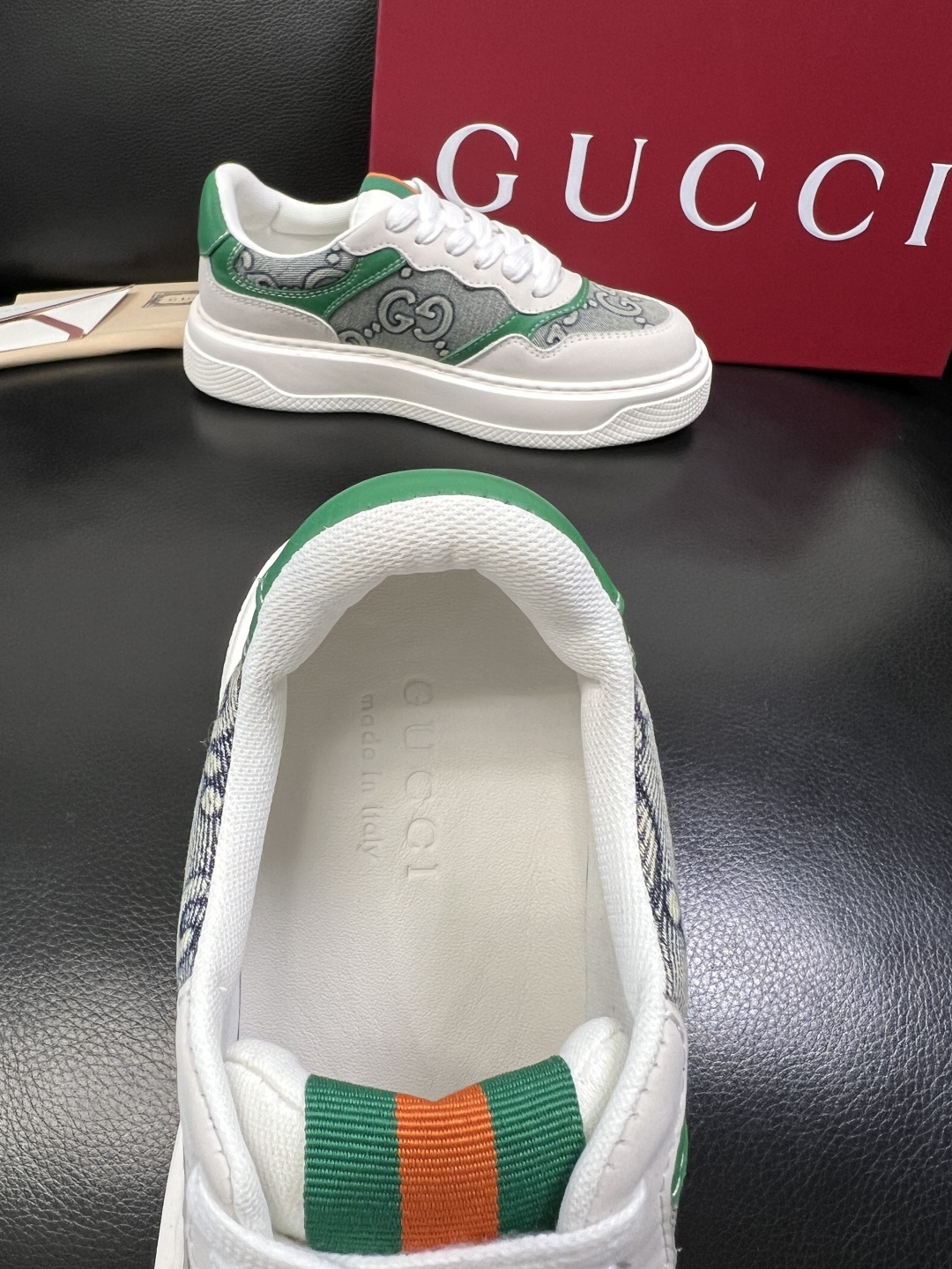 Gucci 顶级代购 古奇专柜新款，原厂配置意大利进口牛皮搭配印花布面料，进口牛皮内里垫，透气舒适，鞋底