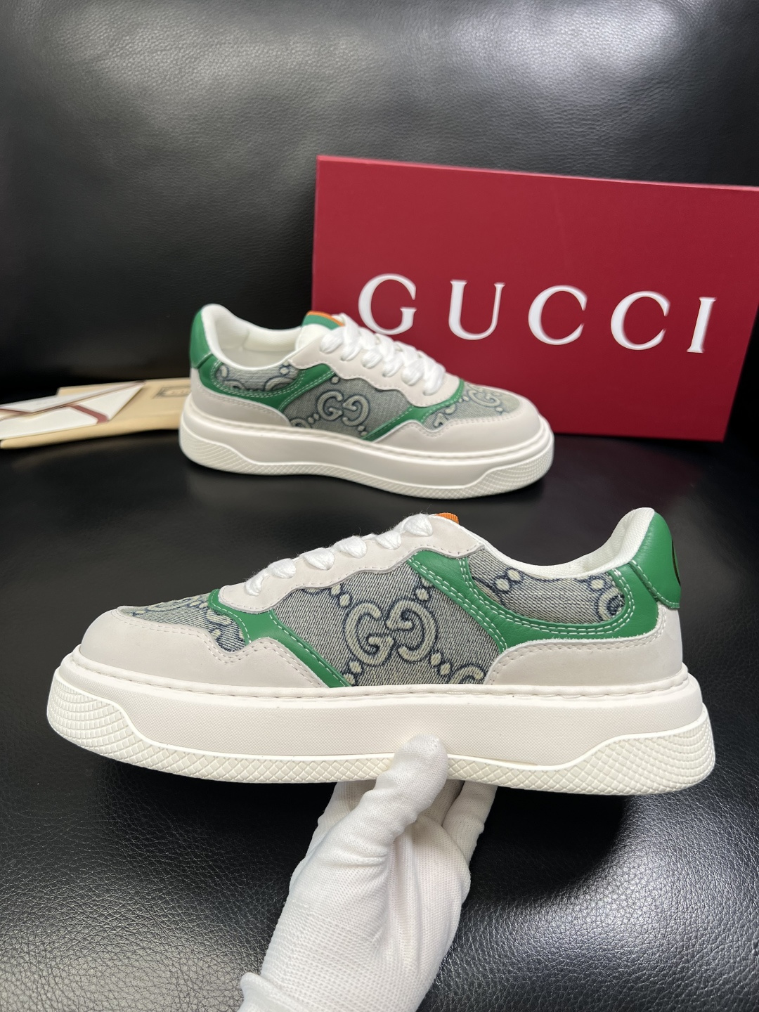 Gucci 顶级代购 古奇专柜新款，原厂配置意大利进口牛皮搭配印花布面料，进口牛皮内里垫，透气舒适，鞋底