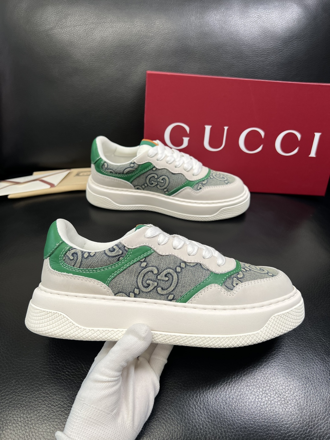 Gucci 顶级代购 古奇专柜新款，原厂配置意大利进口牛皮搭配印花布面料，进口牛皮内里垫，透气舒适，鞋底