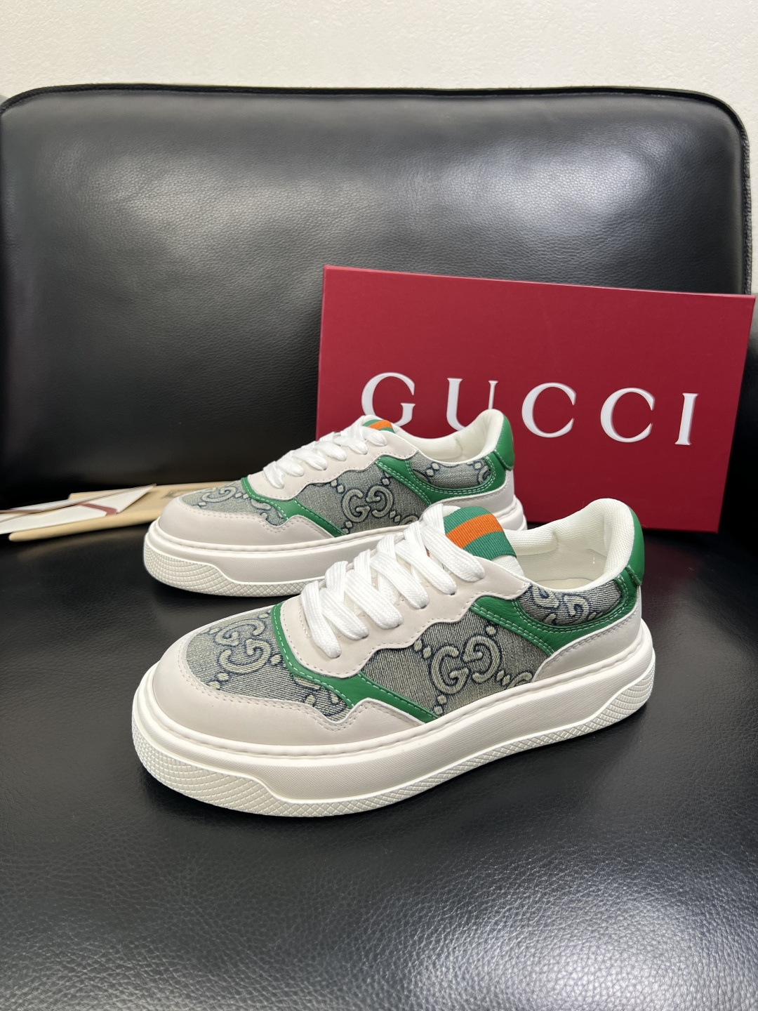 Gucci 顶级代购 古奇专柜新款，原厂配置意大利进口牛皮搭配印花布面料，进口牛皮内里垫，透气舒适，鞋底