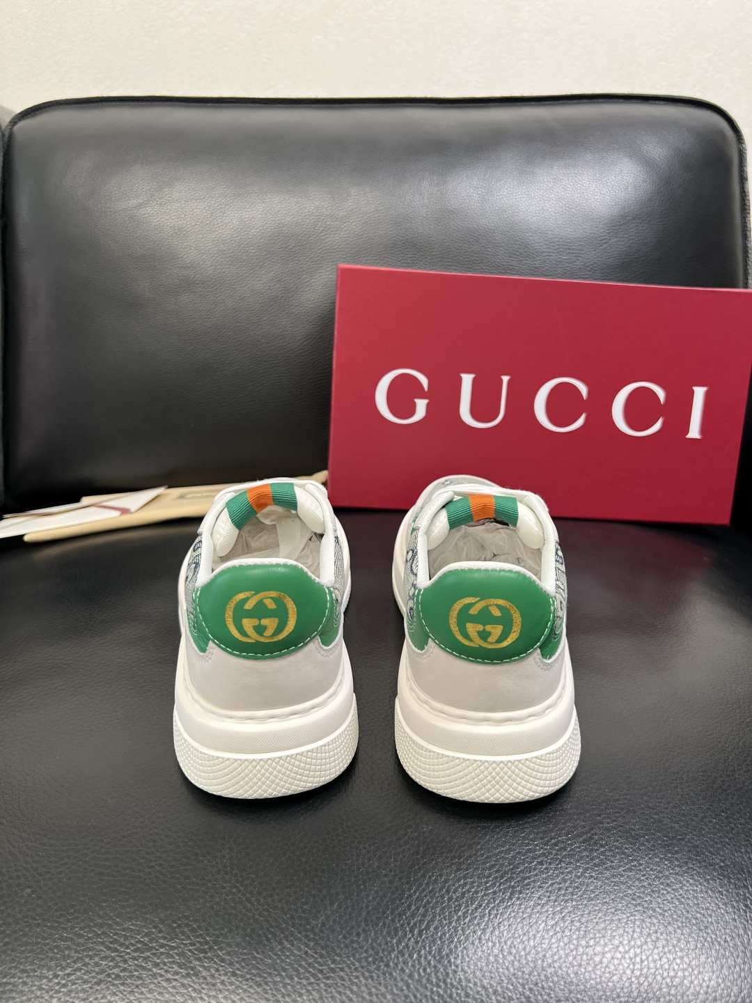 Gucci 顶级代购 古奇专柜新款，原厂配置意大利进口牛皮搭配印花布面料，进口牛皮内里垫，透气舒适，鞋底