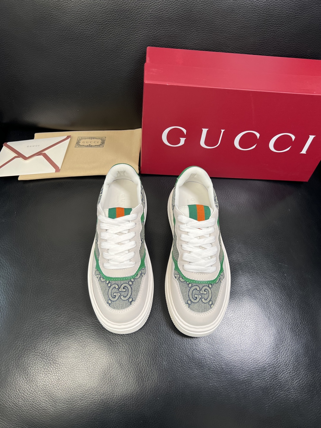 Gucci 顶级代购 古奇专柜新款，原厂配置意大利进口牛皮搭配印花布面料，进口牛皮内里垫，透气舒适，鞋底