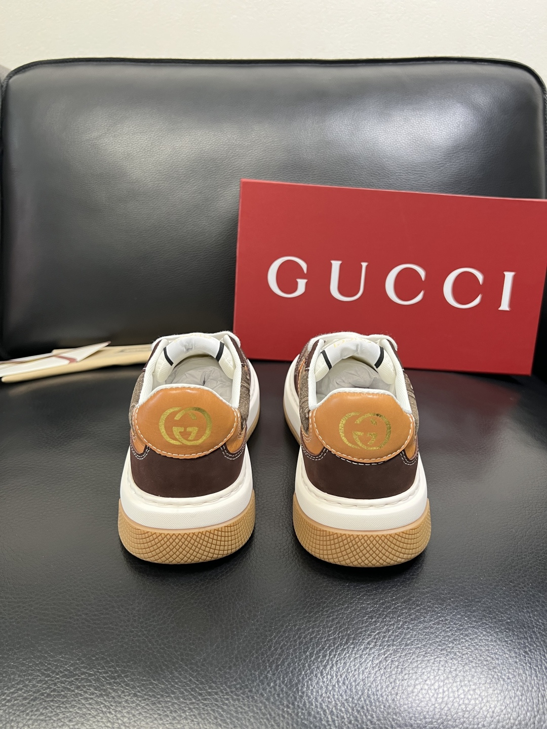 Gucci 顶级代购 古奇专柜新款，原厂配置意大利进口牛皮搭配印花布面料，进口牛皮内里垫，透气舒适，鞋底