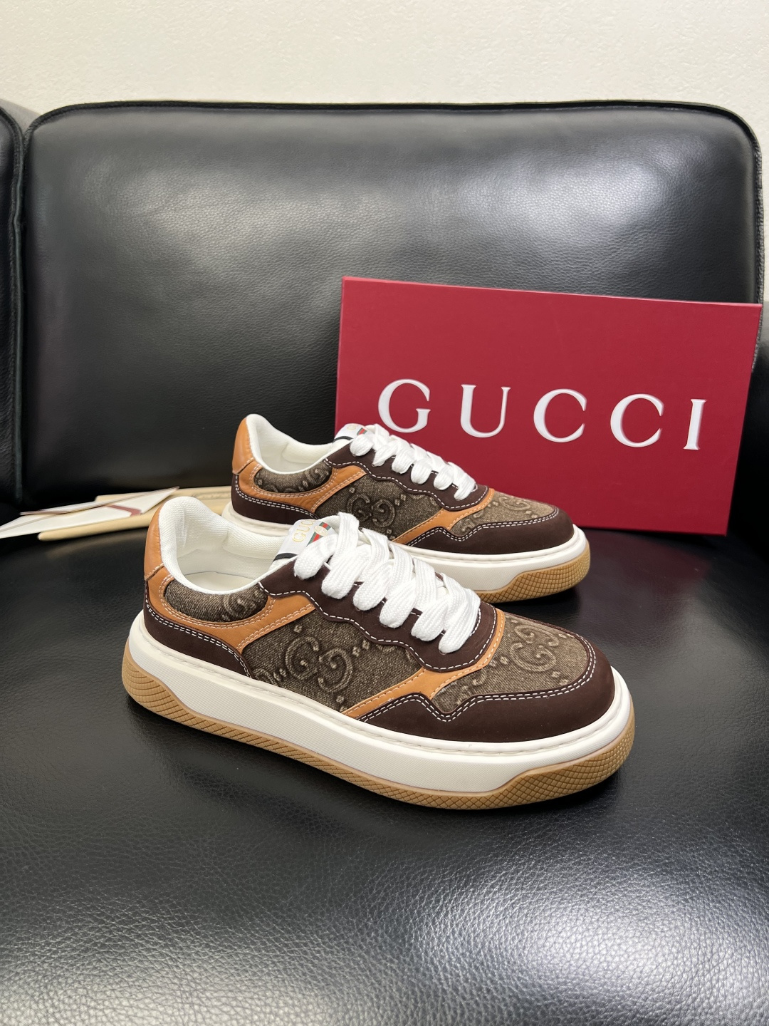 Gucci 顶级代购 古奇专柜新款，原厂配置意大利进口牛皮搭配印花布面料，进口牛皮内里垫，透气舒适，鞋底