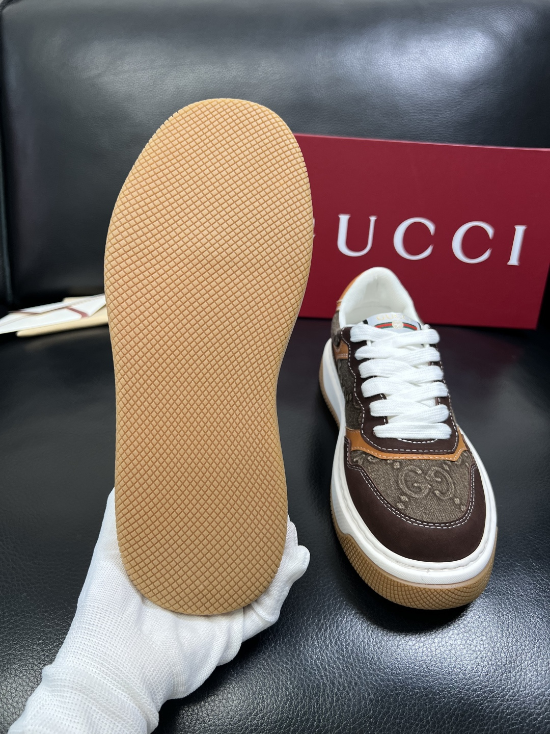 Gucci 顶级代购 古奇专柜新款，原厂配置意大利进口牛皮搭配印花布面料，进口牛皮内里垫，透气舒适，鞋底