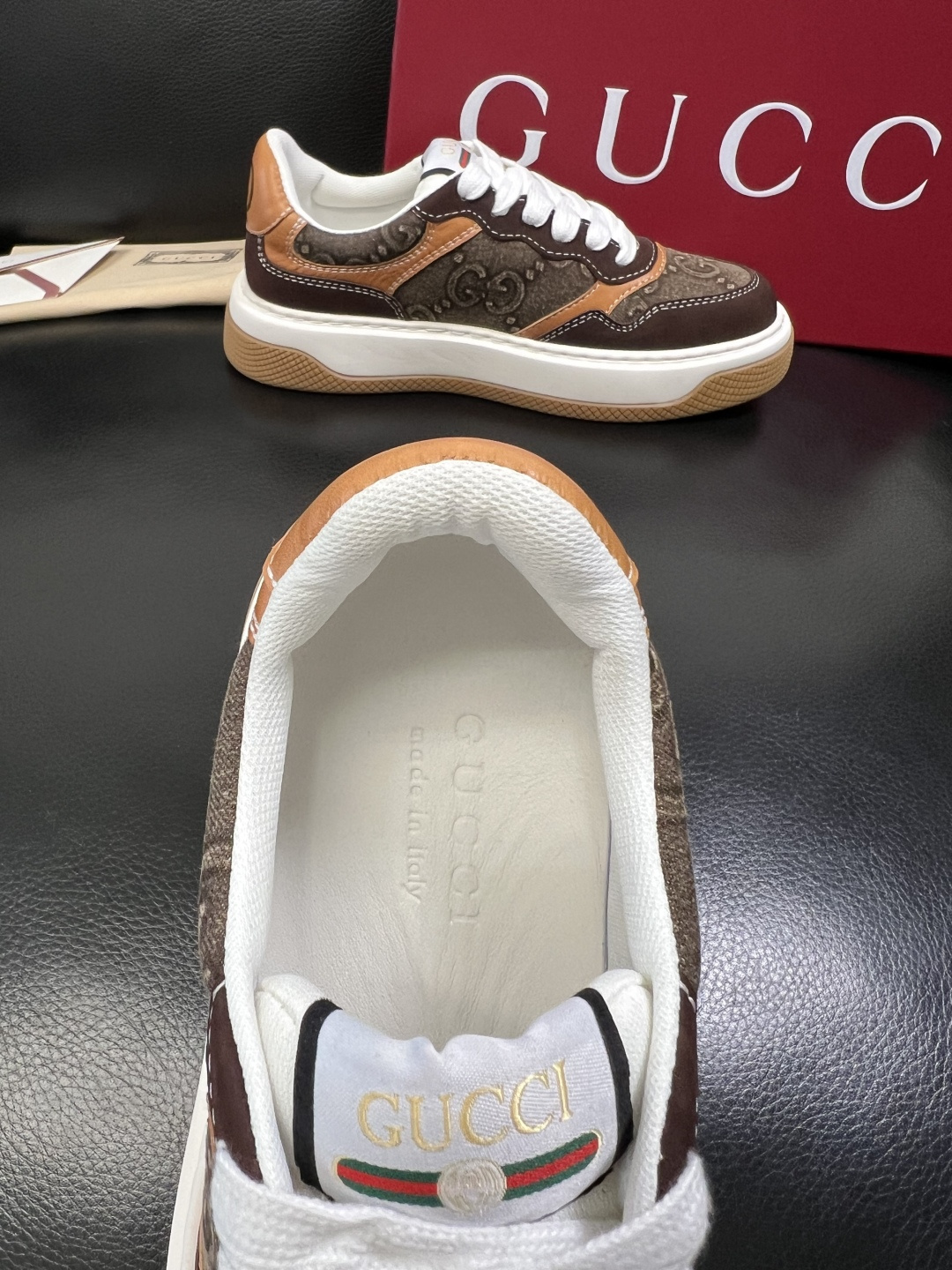 Gucci 顶级代购 古奇专柜新款，原厂配置意大利进口牛皮搭配印花布面料，进口牛皮内里垫，透气舒适，鞋底