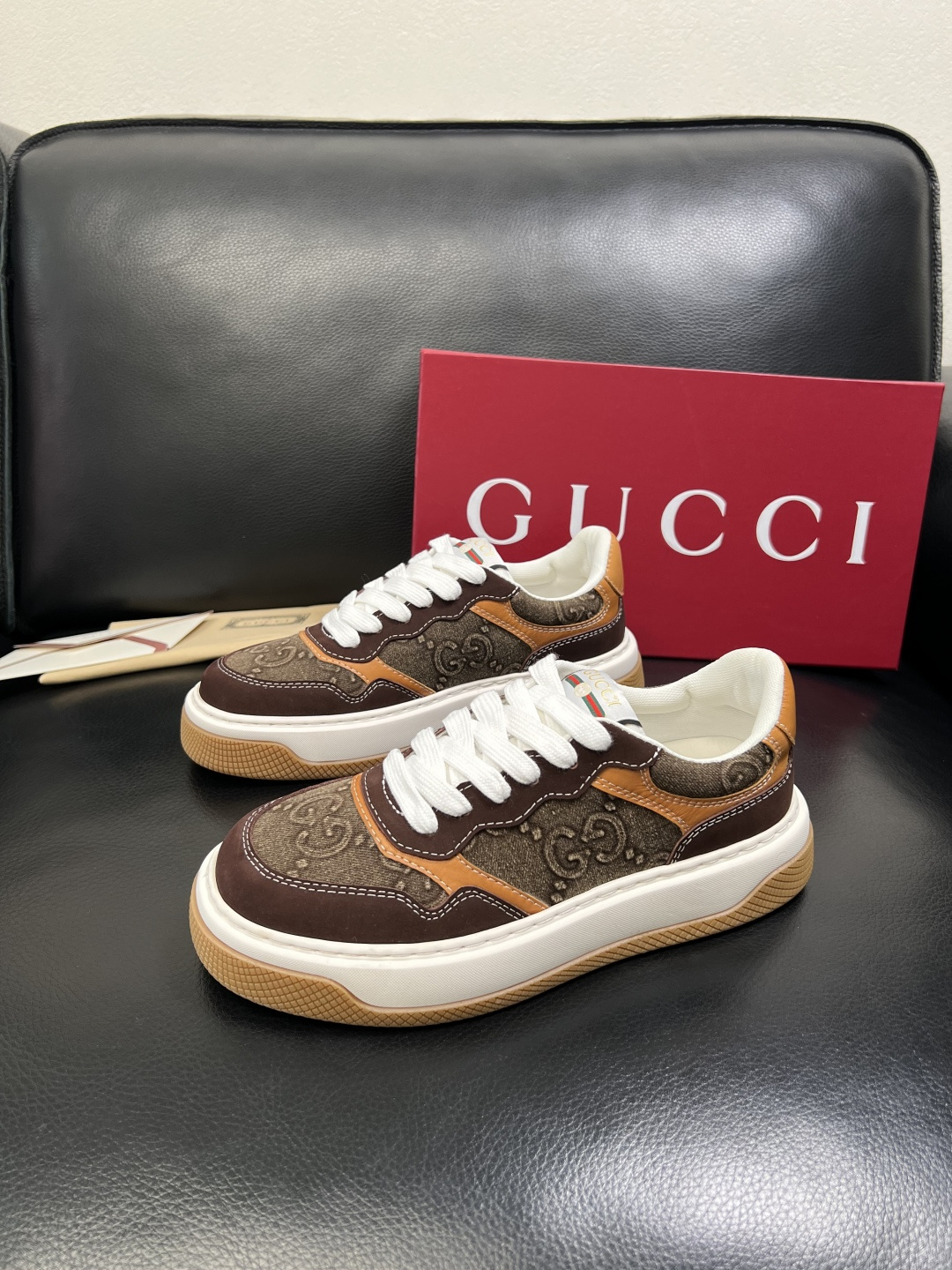 Gucci 顶级代购 古奇专柜新款，原厂配置意大利进口牛皮搭配印花布面料，进口牛皮内里垫，透气舒适，鞋底