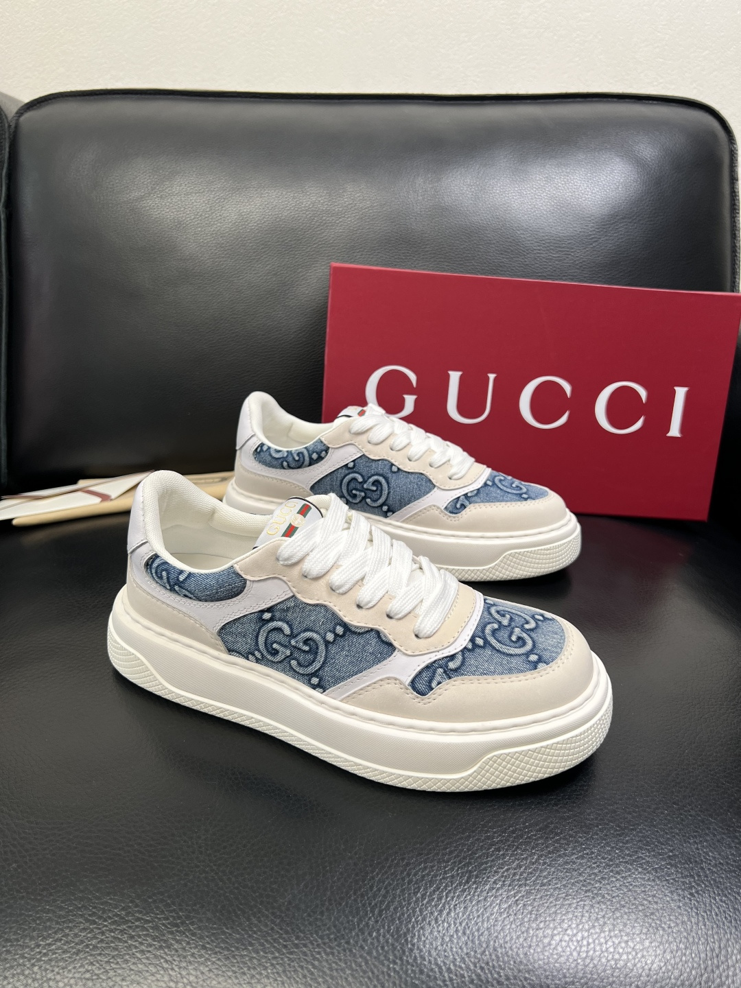 Gucci 顶级代购 古奇专柜新款，原厂配置意大利进口牛皮搭配印花布面料，进口牛皮内里垫，透气舒适，鞋底