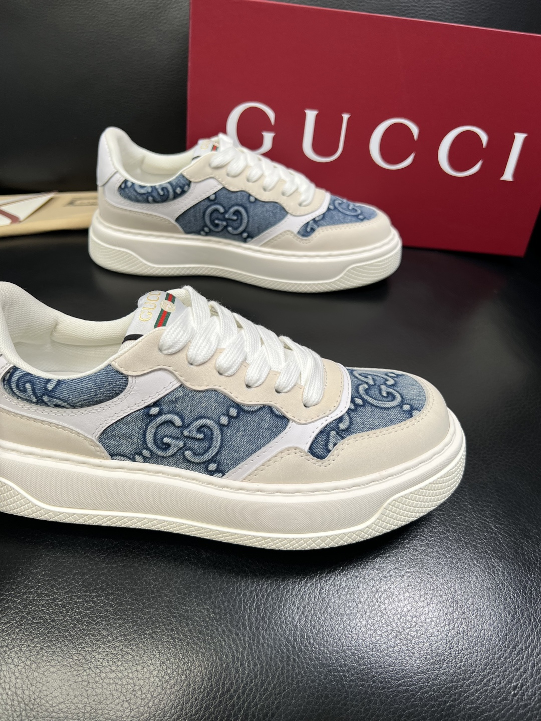Gucci 顶级代购 古奇专柜新款，原厂配置意大利进口牛皮搭配印花布面料，进口牛皮内里垫，透气舒适，鞋底