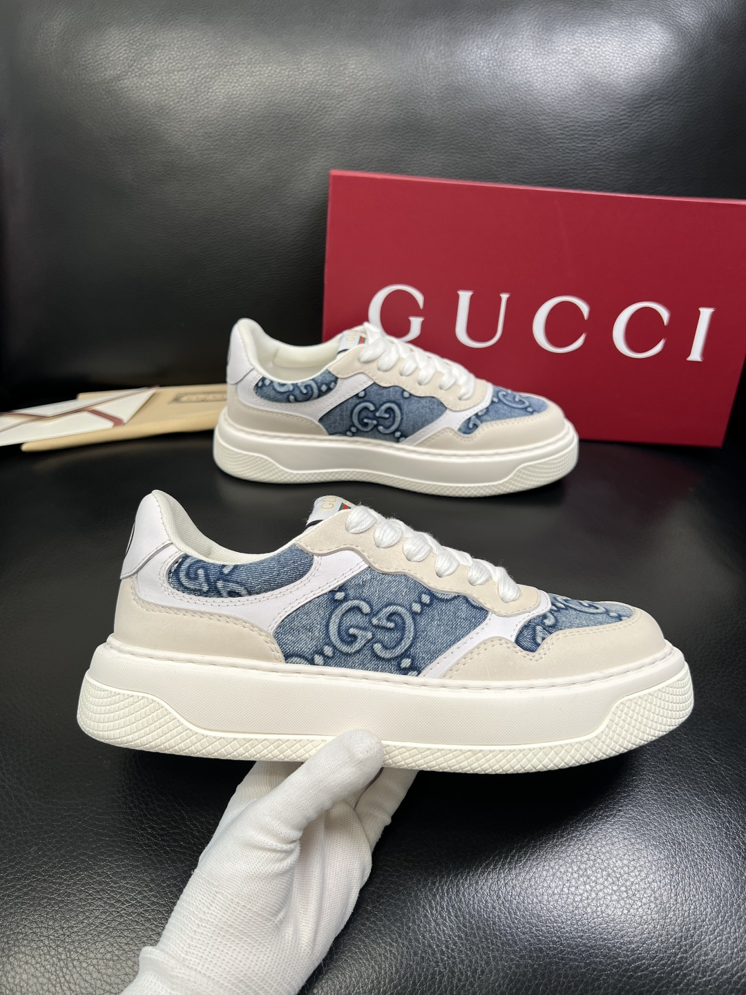 Gucci 顶级代购 古奇专柜新款，原厂配置意大利进口牛皮搭配印花布面料，进口牛皮内里垫，透气舒适，鞋底