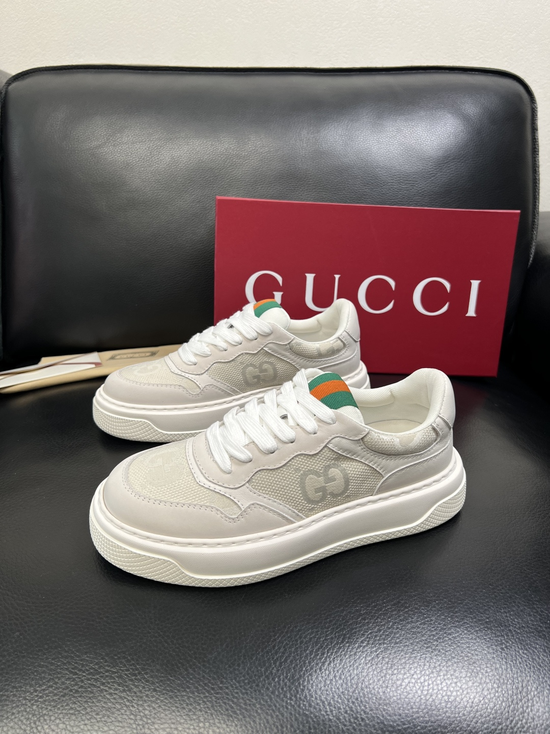 Gucci 顶级代购 古奇专柜新款，原厂配置意大利进口牛皮搭配印花布面料，进口牛皮内里垫，透气舒适，鞋底