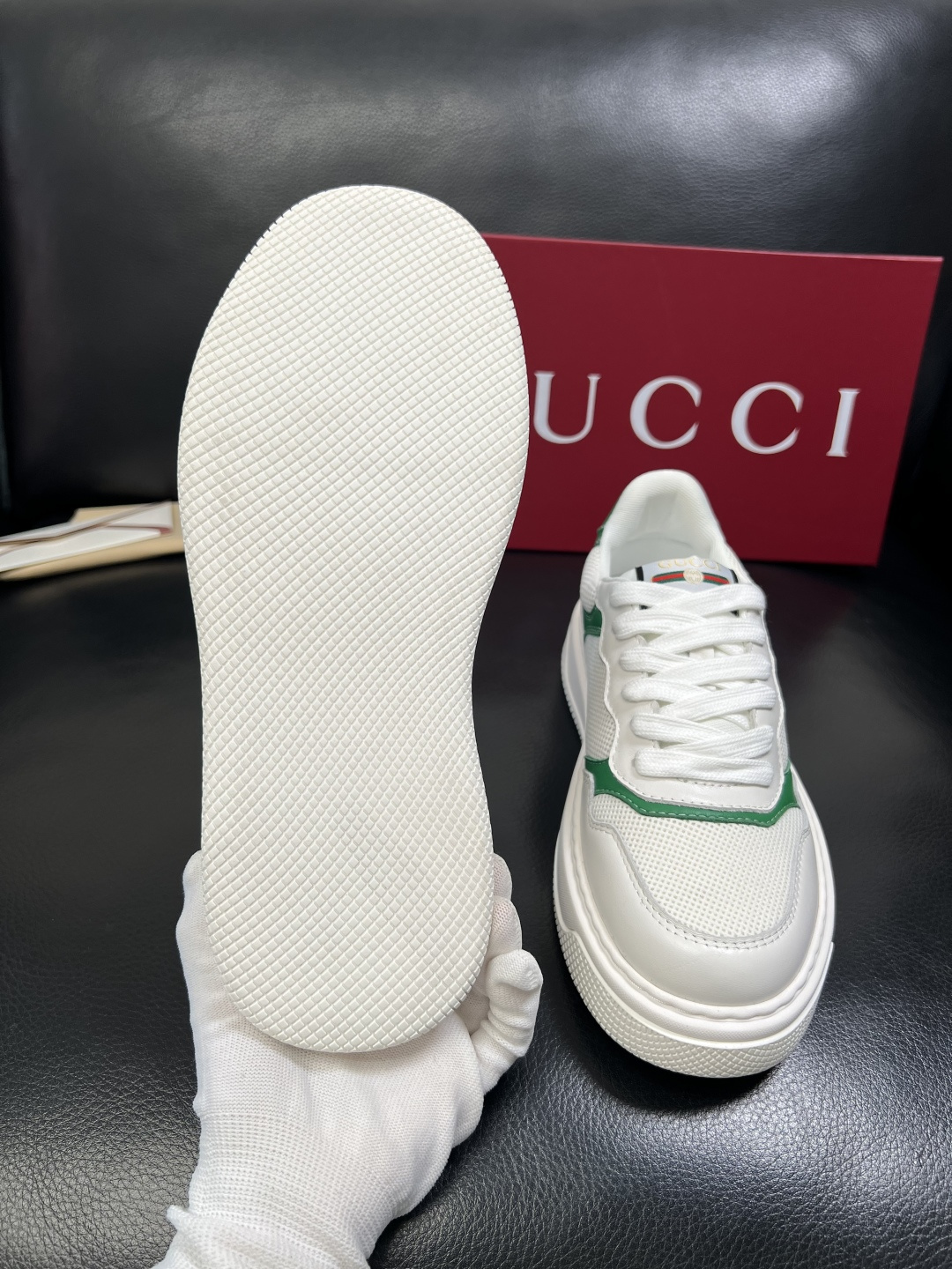 Gucci 顶级代购 古奇专柜新款，原厂配置意大利进口牛皮搭配印花布面料，进口牛皮内里垫，透气舒适，鞋底