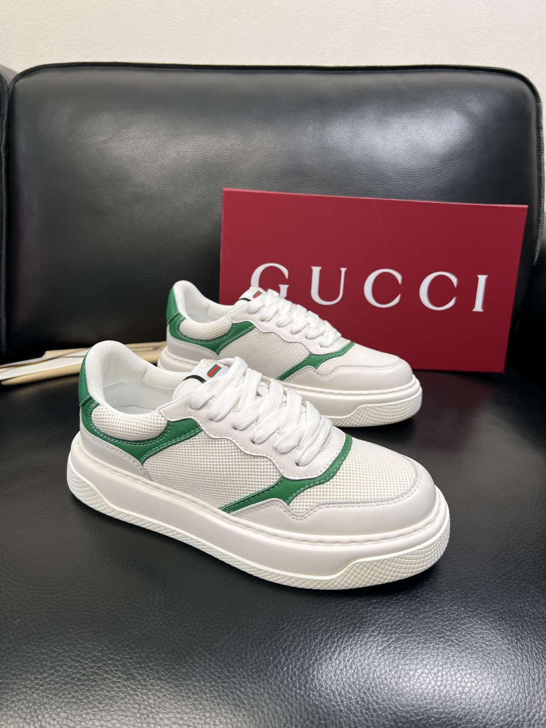 Gucci 顶级代购 古奇专柜新款，原厂配置意大利进口牛皮搭配印花布面料，进口牛皮内里垫，透气舒适，鞋底