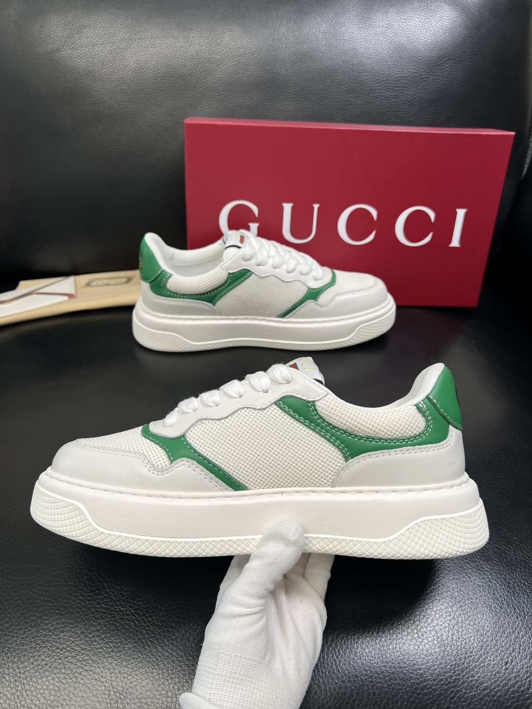 Gucci 顶级代购 古奇专柜新款，原厂配置意大利进口牛皮搭配印花布面料，进口牛皮内里垫，透气舒适，鞋底