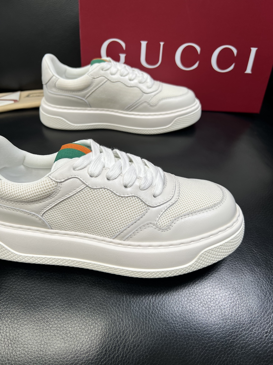 Gucci 顶级代购 古奇专柜新款，原厂配置意大利进口牛皮搭配印花布面料，进口牛皮内里垫，透气舒适，鞋底