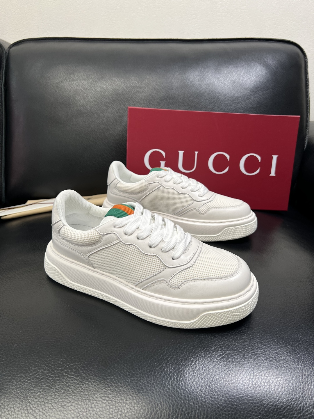 Gucci 顶级代购 古奇专柜新款，原厂配置意大利进口牛皮搭配印花布面料，进口牛皮内里垫，透气舒适，鞋底