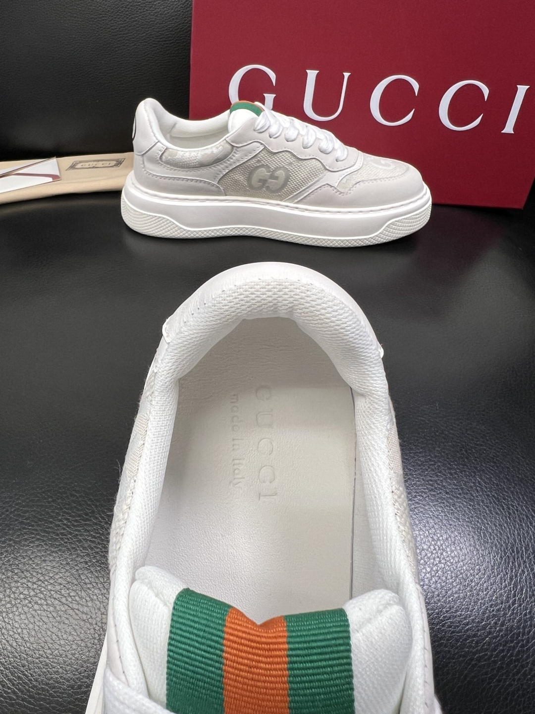 Gucci 顶级代购 古奇专柜新款，原厂配置意大利进口牛皮搭配印花布面料，进口牛皮内里垫，透气舒适，鞋底