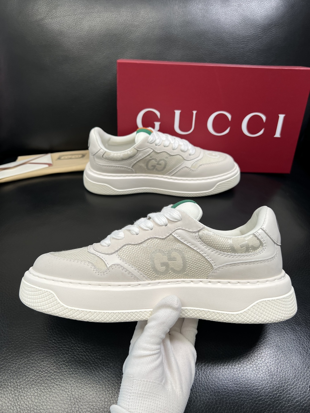 Gucci 顶级代购 古奇专柜新款，原厂配置意大利进口牛皮搭配印花布面料，进口牛皮内里垫，透气舒适，鞋底