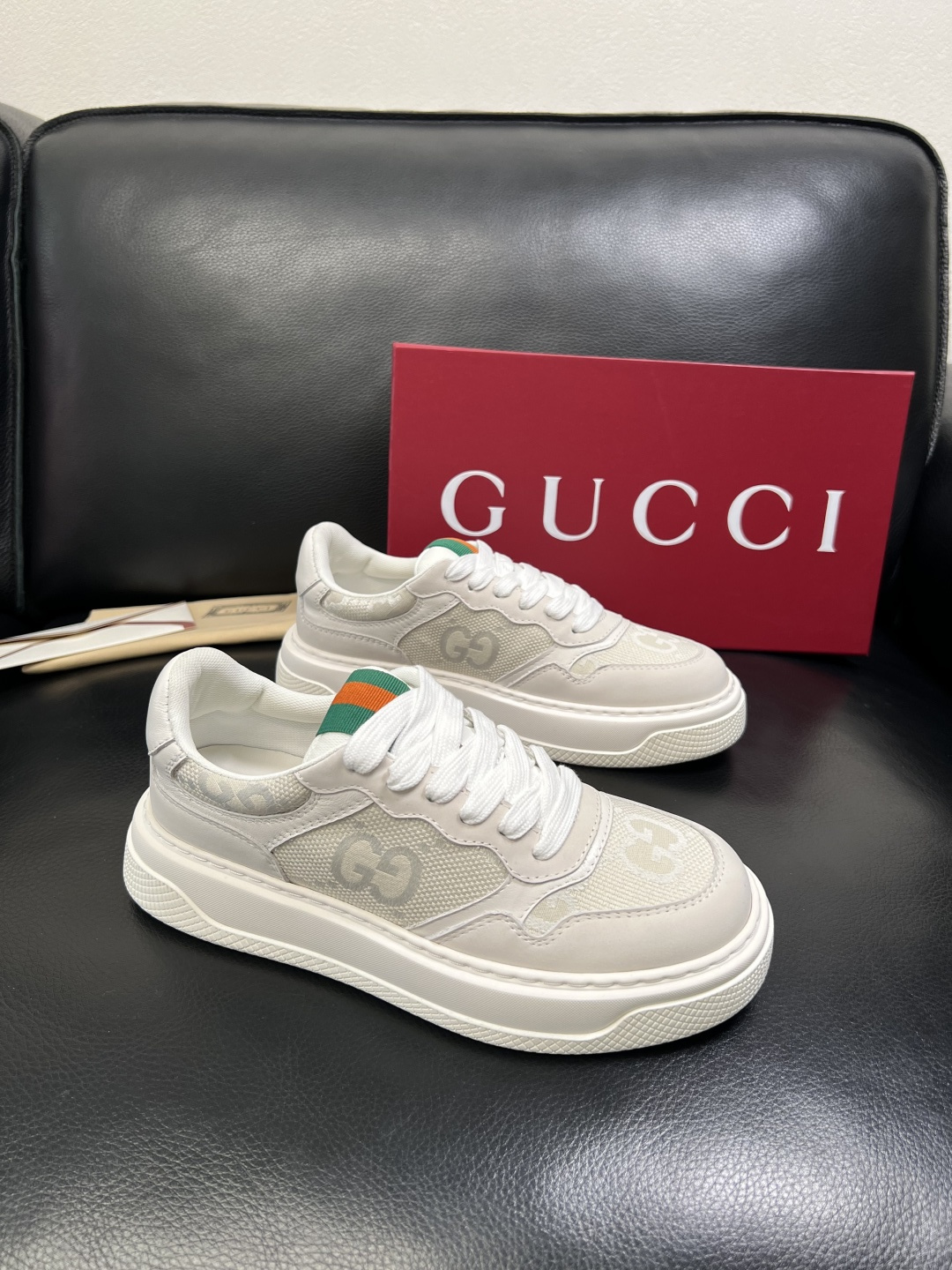 Gucci 顶级代购 古奇专柜新款，原厂配置意大利进口牛皮搭配印花布面料，进口牛皮内里垫，透气舒适，鞋底