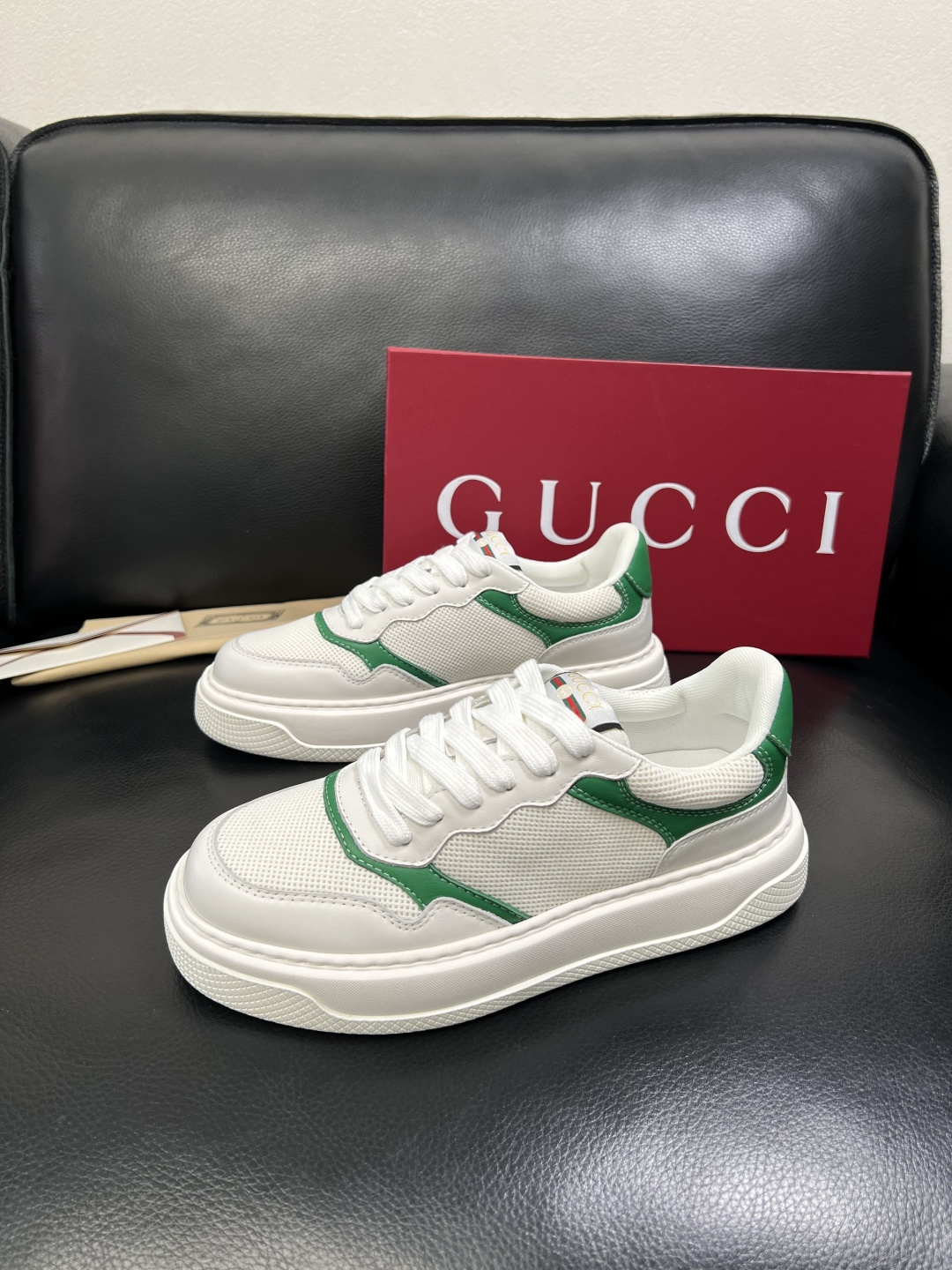 Gucci 顶级代购 古奇专柜新款，原厂配置意大利进口牛皮搭配印花布面料，进口牛皮内里垫，透气舒适，鞋底