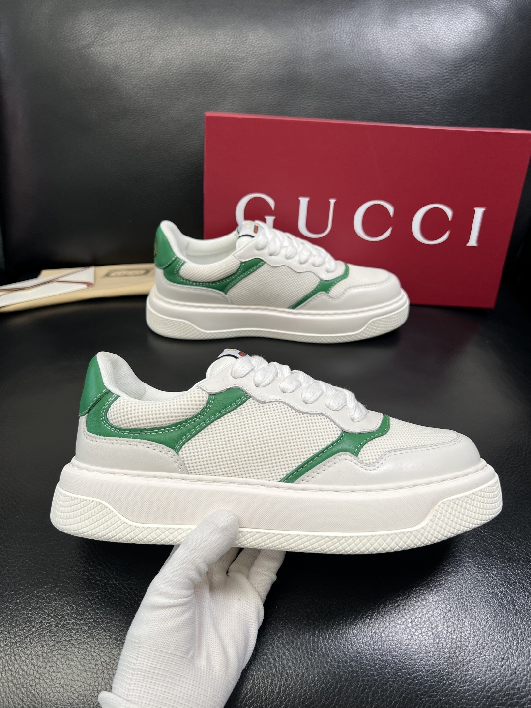 Gucci 顶级代购 古奇专柜新款，原厂配置意大利进口牛皮搭配印花布面料，进口牛皮内里垫，透气舒适，鞋底