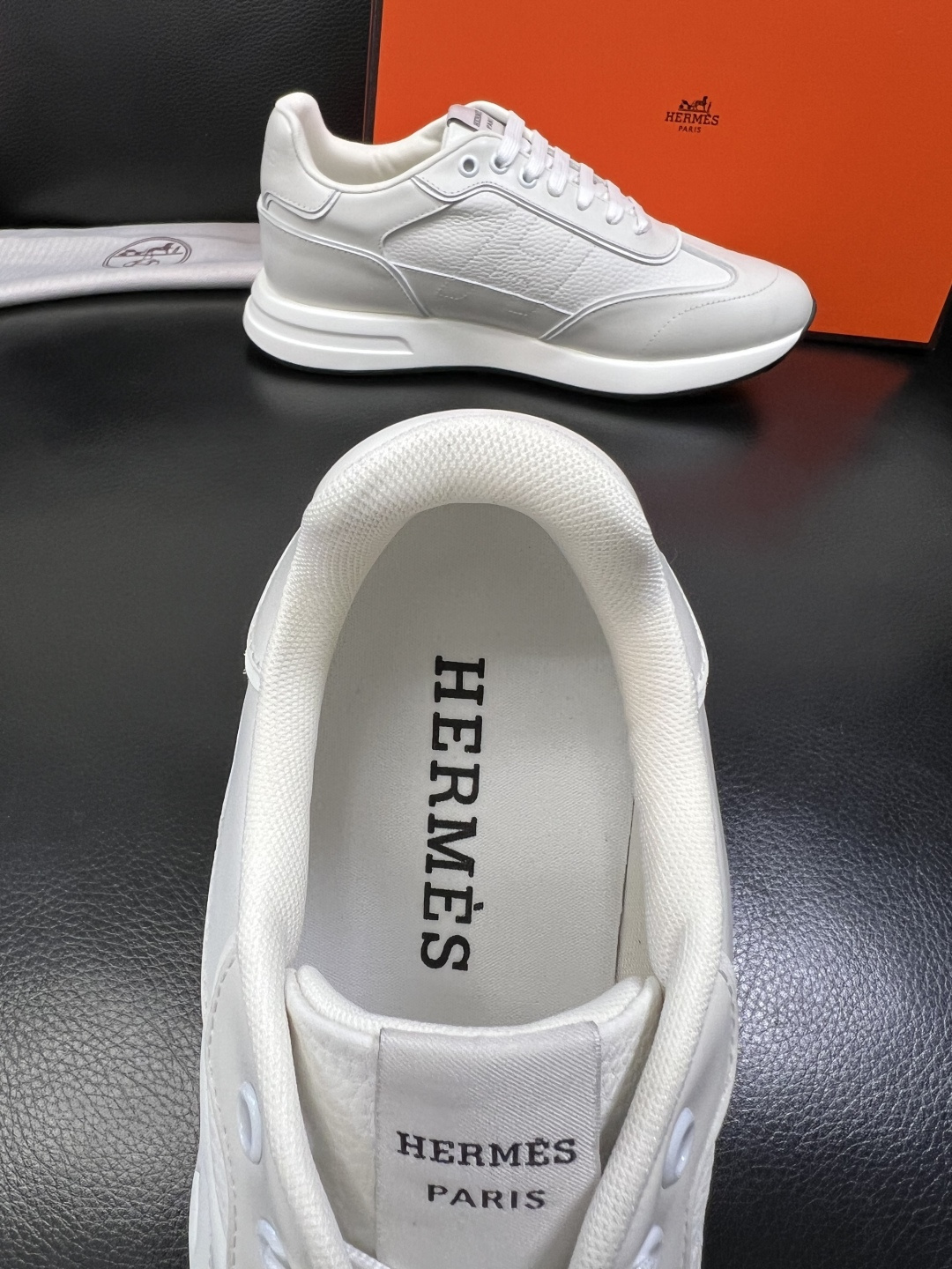 Hermes 高品质 顶级工艺品 爱马仕 专柜同步发售原厂配置，意大利进口原版牛皮面料，高品质拼接工艺，