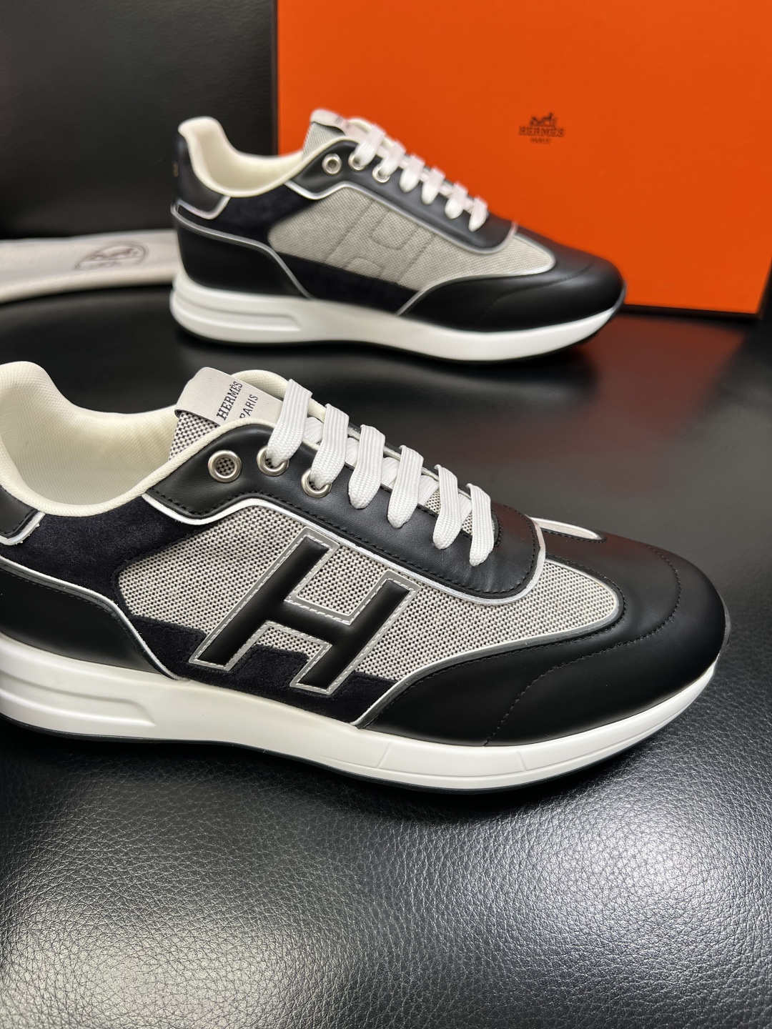 Hermes 高品质 顶级工艺品 爱马仕 专柜同步发售原厂配置，意大利进口原版牛皮面料，高品质拼接工艺，