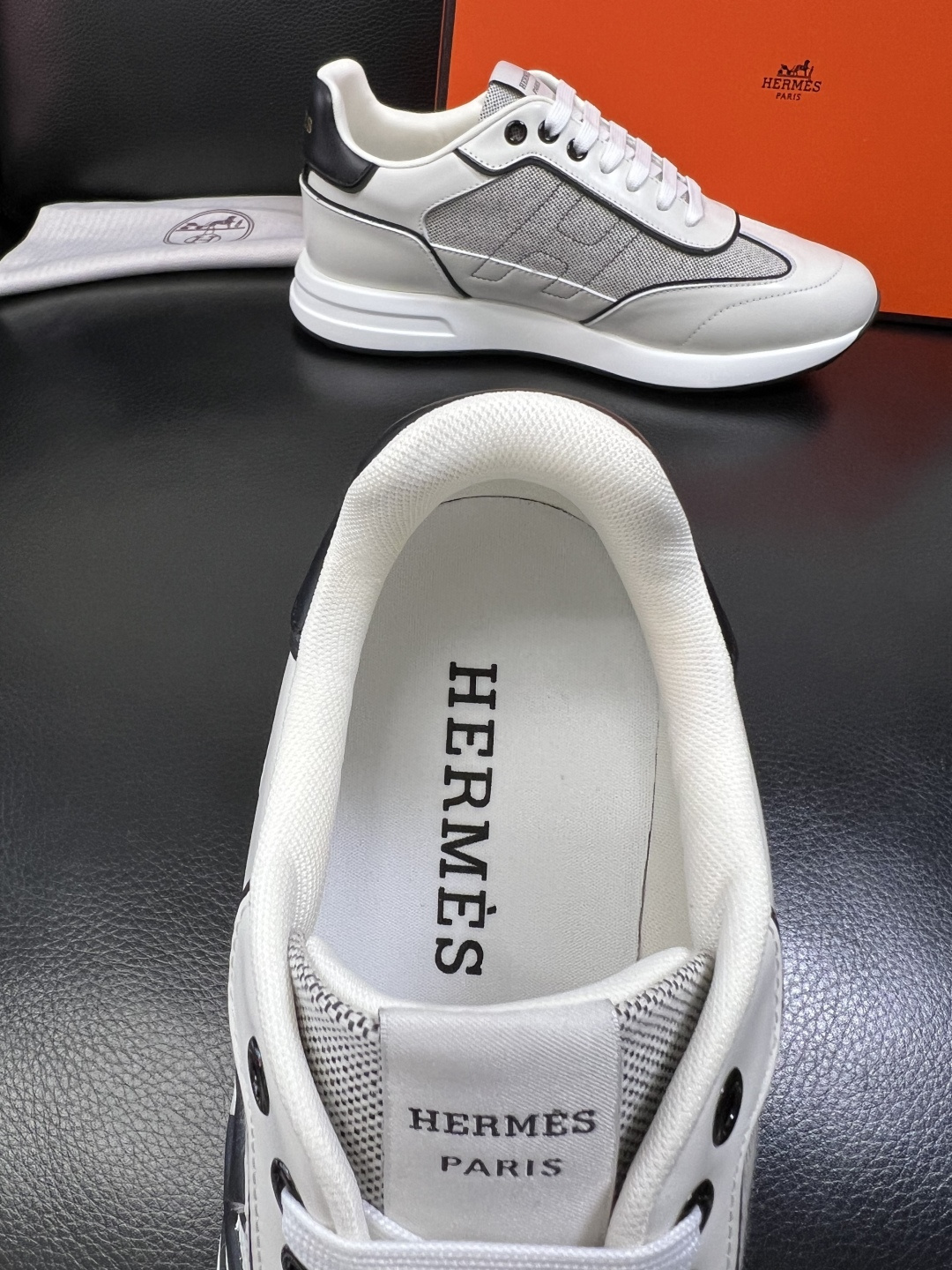 Hermes 高品质 顶级工艺品 爱马仕 专柜同步发售原厂配置，意大利进口原版牛皮面料，高品质拼接工艺，