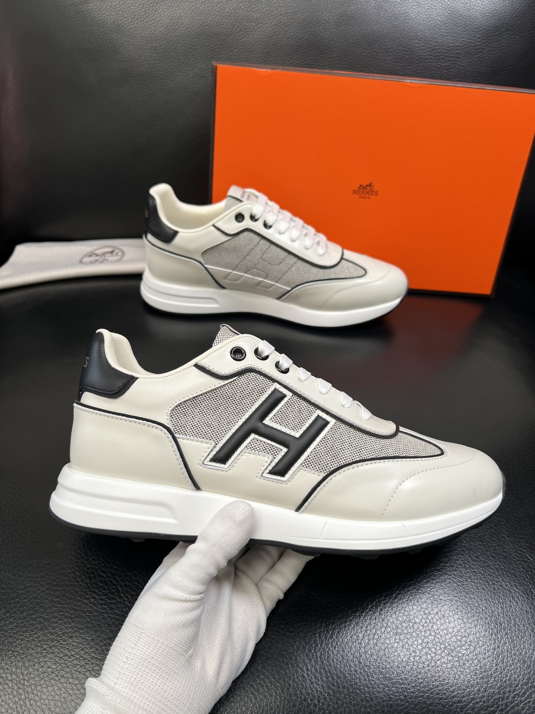 Hermes 高品质 顶级工艺品 爱马仕 专柜同步发售原厂配置，意大利进口原版牛皮面料，高品质拼接工艺，