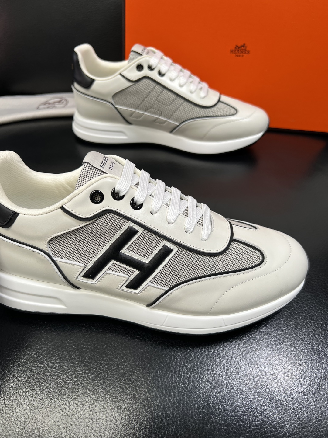 Hermes 高品质 顶级工艺品 爱马仕 专柜同步发售原厂配置，意大利进口原版牛皮面料，高品质拼接工艺，