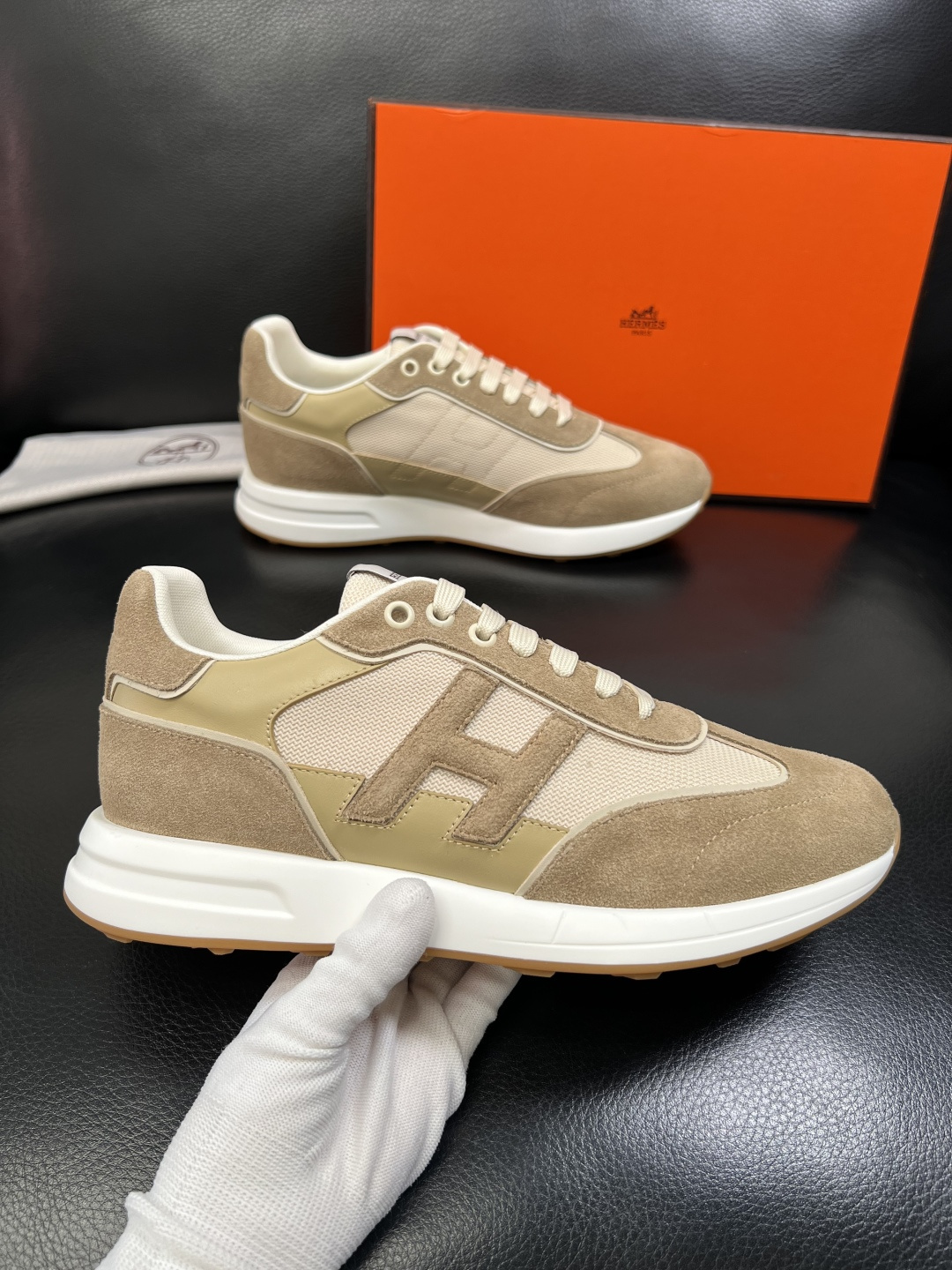 Hermes 高品质 顶级工艺品 爱马仕 专柜同步发售原厂配置，意大利进口原版牛皮面料，高品质拼接工艺，
