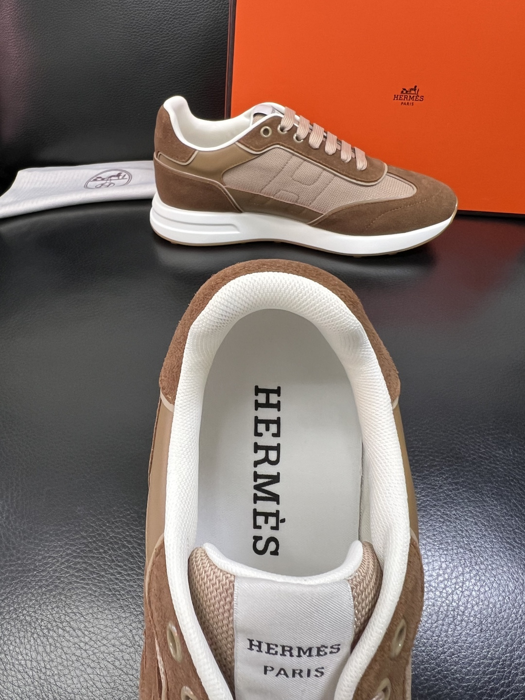 Hermes 高品质 顶级工艺品 爱马仕 专柜同步发售原厂配置，意大利进口原版牛皮面料，高品质拼接工艺，