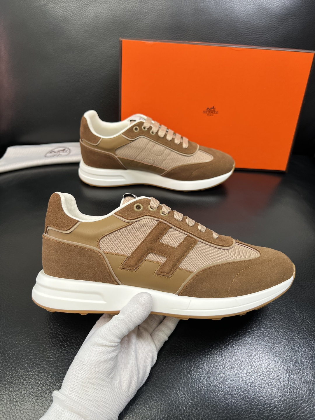 Hermes 高品质 顶级工艺品 爱马仕 专柜同步发售原厂配置，意大利进口原版牛皮面料，高品质拼接工艺，