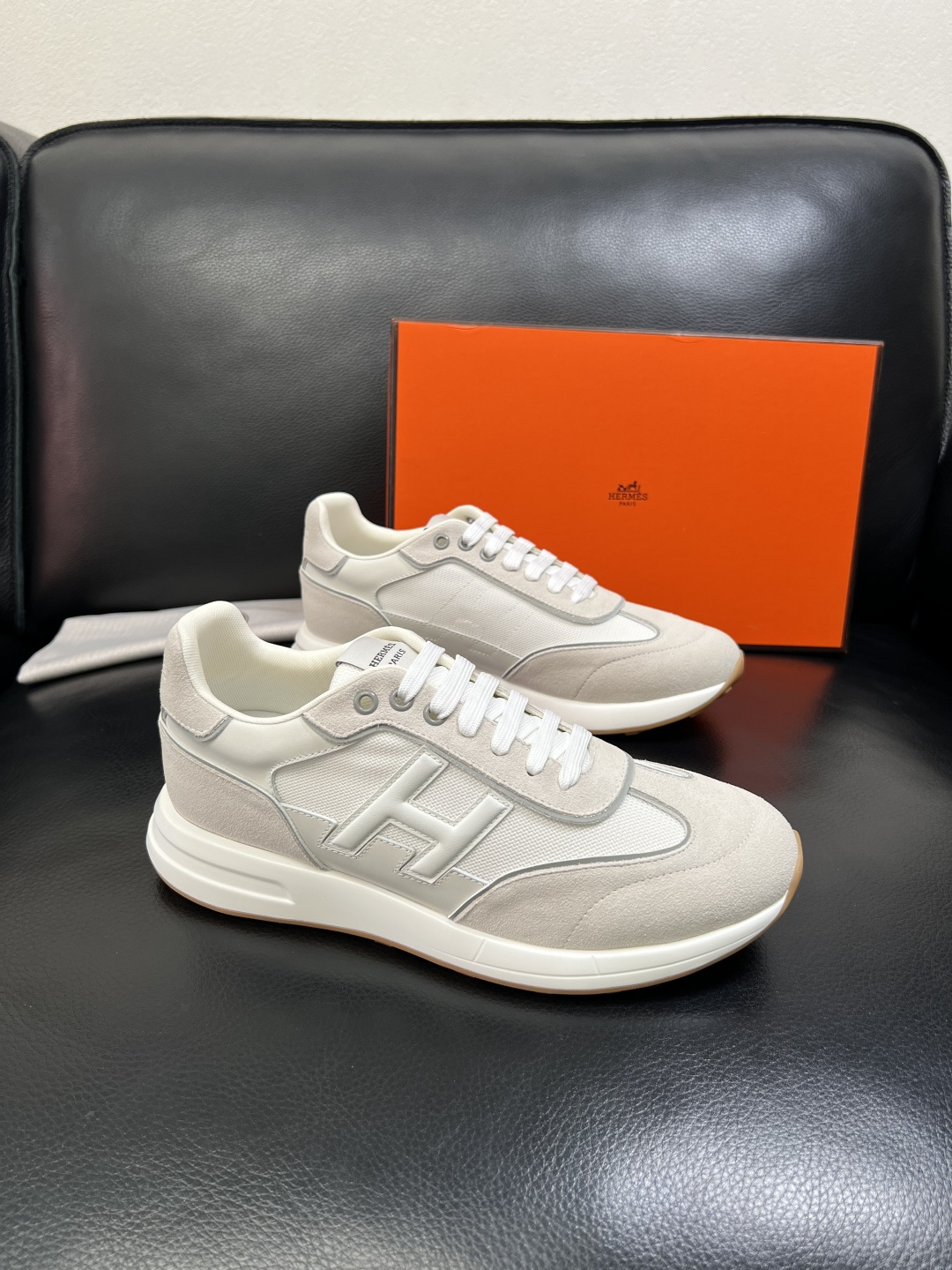 NO:756304,Hermes high-quality top handicrafts Hermès counters are simultaneously selling original factory configuration, original cowhide fabric imported from Italy, high-quality splicing technology, fully imported water-dyed cowhide lining, original soles specially provided by the factory and super comfortable, original factory and single goods, welcome to compare, code number 39-44 (customized 38 45),, hermes, hermes, cowhide19860909Hermes 高品质 顶级工艺品 爱马仕 专柜同步发售原厂配置,意大利进口原版牛皮面料,高品质拼接工艺,全进口水染牛皮里垫,鞋底原厂特供原版底超级舒适,原厂跟单货 ,欢迎对比,码数 39-44（ 订做 38 45）,,hermes,hermes,cowhide,Men's shoes