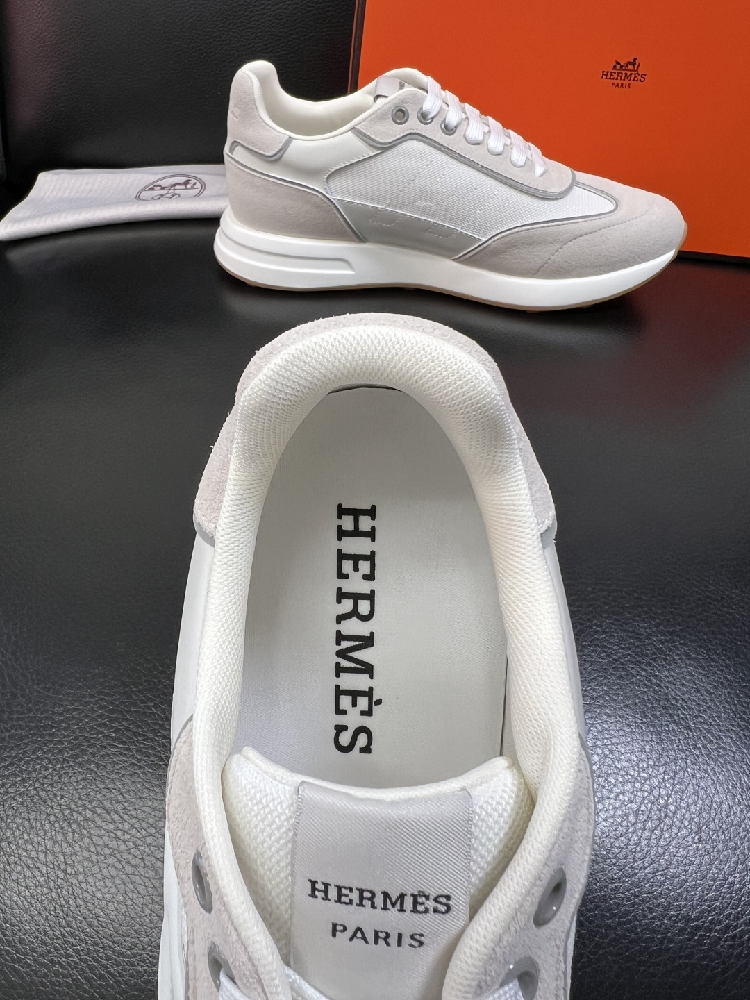 Hermes 高品质 顶级工艺品 爱马仕 专柜同步发售原厂配置，意大利进口原版牛皮面料，高品质拼接工艺，