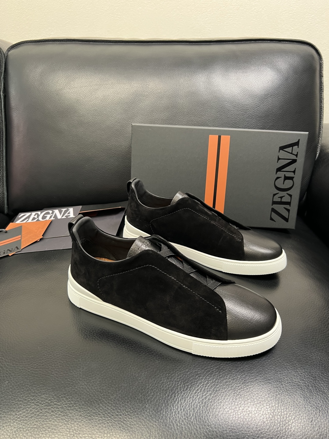 NO:756306,Zegna high-quality top crafts Zegna counter new original configuration, imported cowhide fabric from Italy, imported cowhide pads, breathable and comfortable, original soles specially provided by the original factory and super comfortable, original factory and single goods are welcome to compare, code number 39-44 (order 38 45 46),,zegna,cowhide19860909Zegna 高品质 顶级工艺品 杰尼亚 专柜新款原厂配置,意大利进口牛皮面料,进口牛里垫,透气舒适,鞋底原厂特供原版底超级舒适,原厂跟单货 欢迎对比,码数 39-44（订 38 45 46）,,zegna,cowhide,Men's shoes